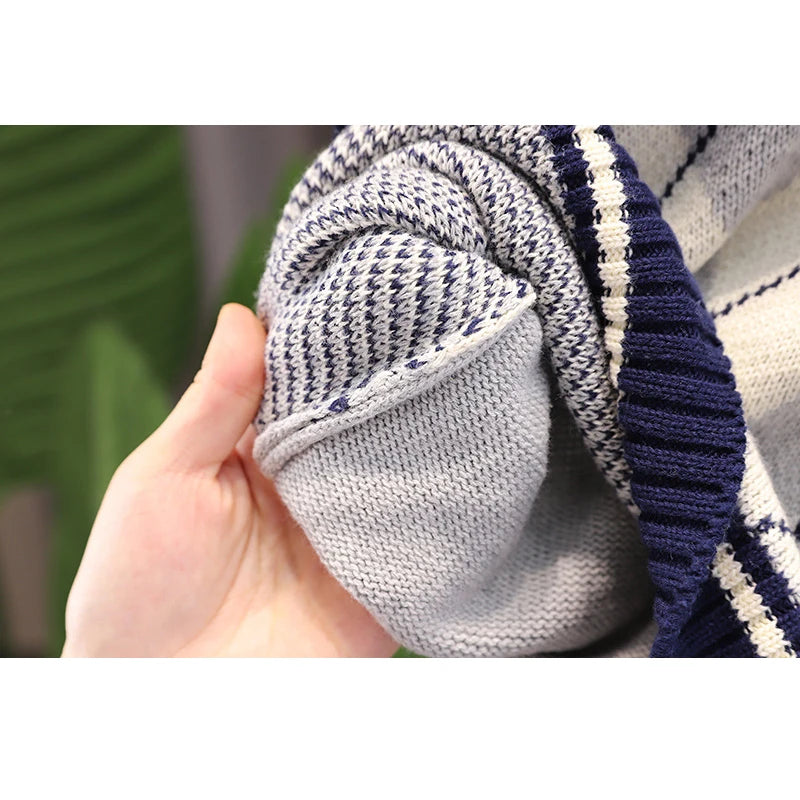 Oscar Fashionable Diamond Design Knitted Sweater