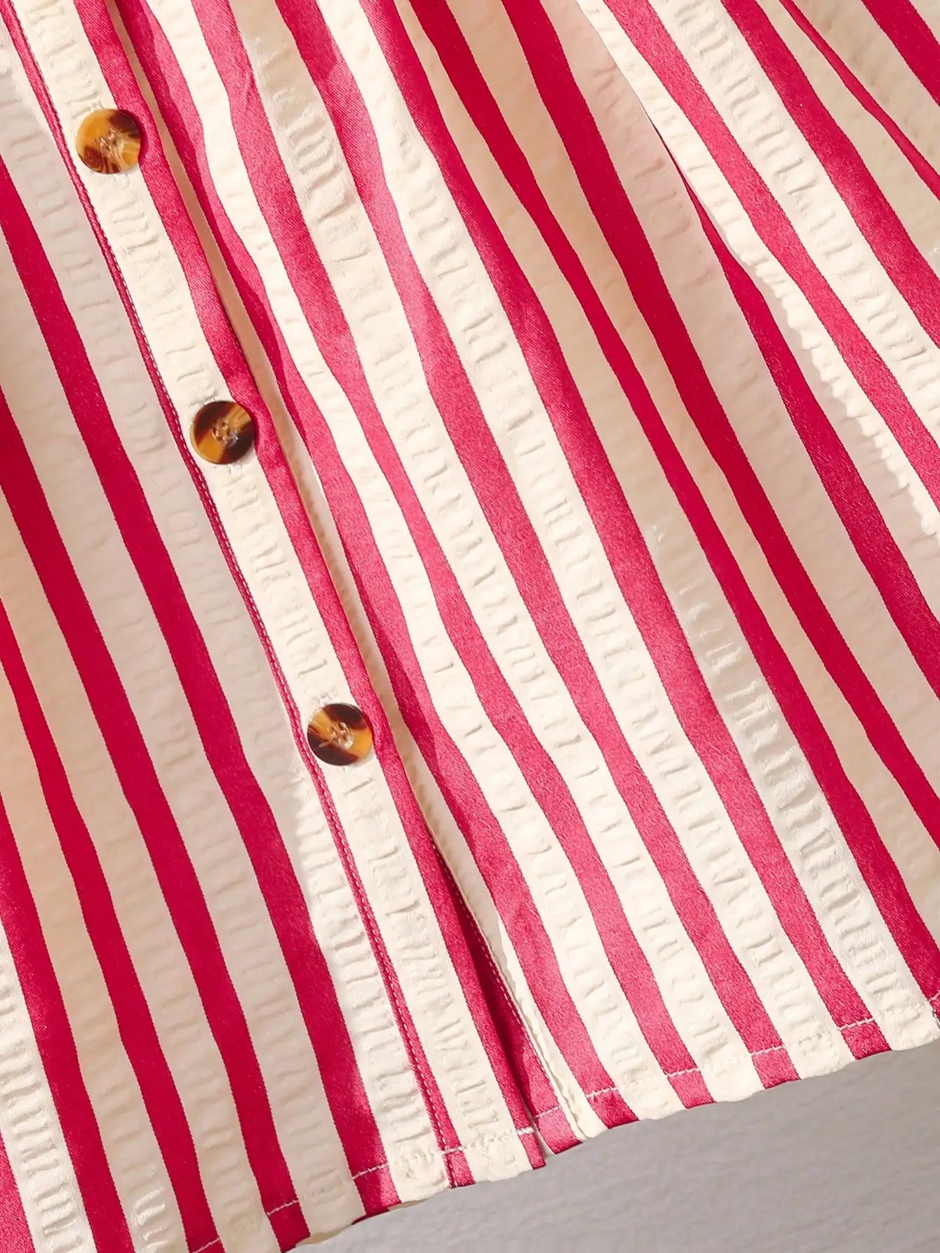 Little Girl's Summer Fresh and Energetic Red and White Striped Dress with Doll Collar and Bow