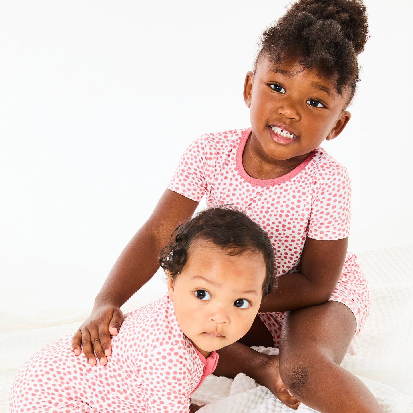 Liam Soft & Stretchy Zipper Footie - Coral Dots - GuGuTon baby store - Baby Fashion - Toddlers Outfits - Babies Outfits - Toddler Clothes - Kids Clothing - Newborn Clothes - Newborn Wear - Kids Wear - Trending Clothes - Trending Outfits - Fall Fashion - Winter Fashion - Girls Clothes - Boys Clothes - Babies Wear - Kids Accessories - KidsWear - Summer Clothes - Summer Fashion - Summer Trend - Falls Sweaters - Tops - Bottom - Jeans - Blouse - Dresses - Newborn Dresses - Toys