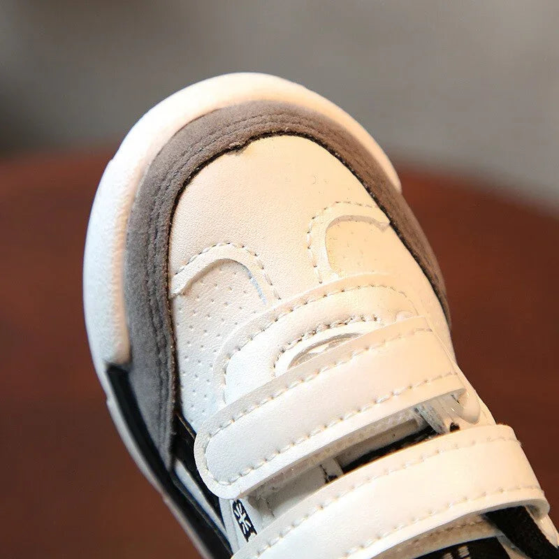 Fashion Children Flat Boys Girls Stripe Sport Running Shoes - GuGuTon baby store - Baby Fashion - Toddlers Outfits - Babies Outfits - Toddler Clothes - Kids Clothing - Newborn Clothes - Newborn Wear - Kids Wear - Trending Clothes - Trending Outfits - Fall Fashion - Winter Fashion - Girls Clothes - Boys Clothes - Babies Wear - Kids Accessories - KidsWear - Summer Clothes - Summer Fashion - Summer Trend - Falls Sweaters - Tops - Bottom - Jeans - Blouse - Dresses - Newborn Dresses - Toys