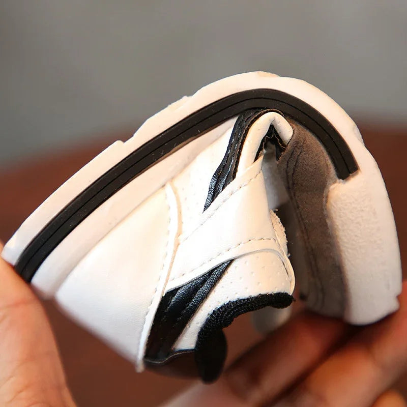 Fashion Children Flat Boys Girls Stripe Sport Running Shoes - GuGuTon baby store - Baby Fashion - Toddlers Outfits - Babies Outfits - Toddler Clothes - Kids Clothing - Newborn Clothes - Newborn Wear - Kids Wear - Trending Clothes - Trending Outfits - Fall Fashion - Winter Fashion - Girls Clothes - Boys Clothes - Babies Wear - Kids Accessories - KidsWear - Summer Clothes - Summer Fashion - Summer Trend - Falls Sweaters - Tops - Bottom - Jeans - Blouse - Dresses - Newborn Dresses - Toys