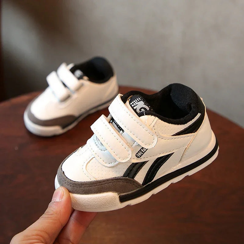Fashion Children Flat Boys Girls Stripe Sport Running Shoes - GuGuTon baby store - Baby Fashion - Toddlers Outfits - Babies Outfits - Toddler Clothes - Kids Clothing - Newborn Clothes - Newborn Wear - Kids Wear - Trending Clothes - Trending Outfits - Fall Fashion - Winter Fashion - Girls Clothes - Boys Clothes - Babies Wear - Kids Accessories - KidsWear - Summer Clothes - Summer Fashion - Summer Trend - Falls Sweaters - Tops - Bottom - Jeans - Blouse - Dresses - Newborn Dresses - Toys