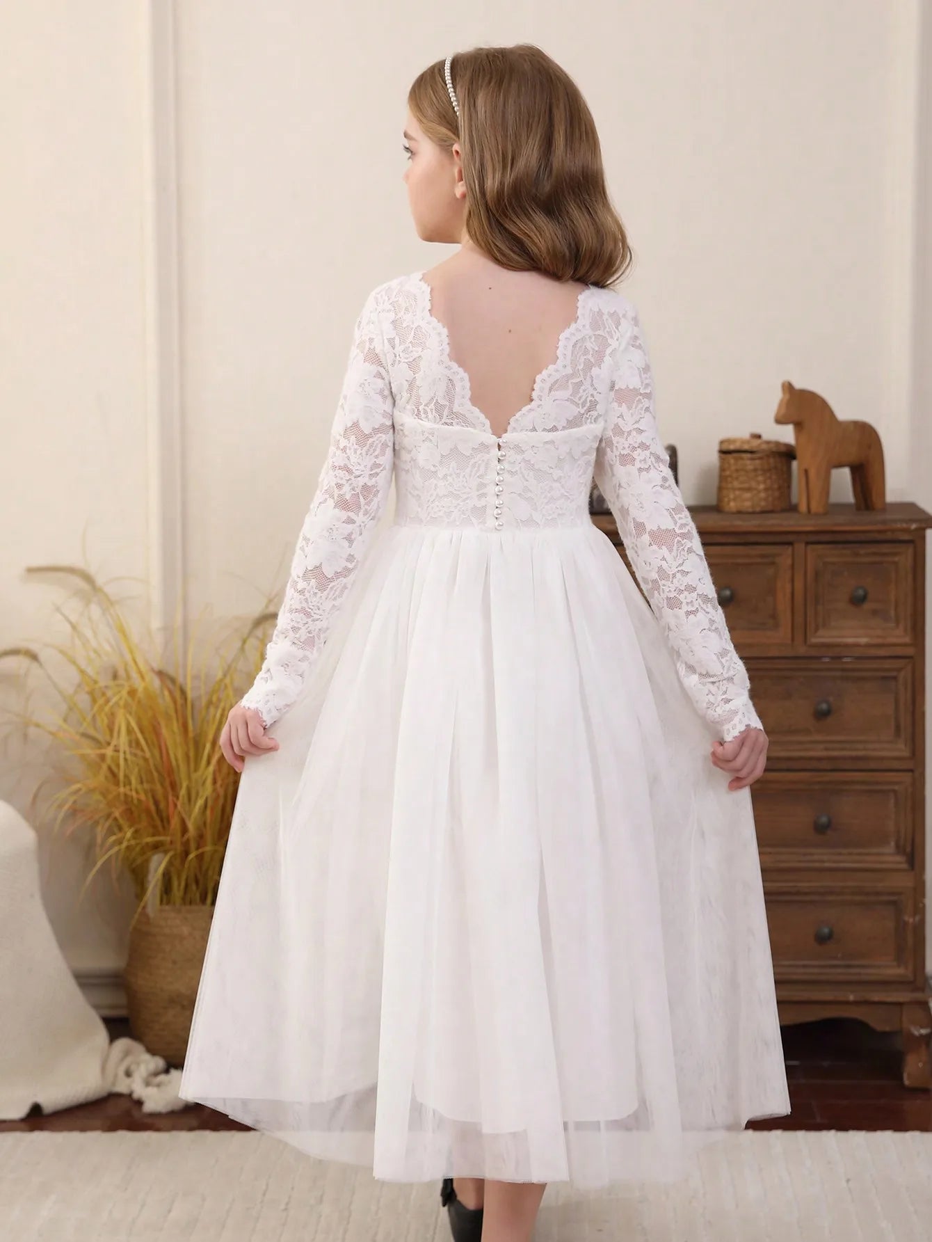 Spring And Summer New Girls' Long Sleeved Embroidered Dress With White Mesh