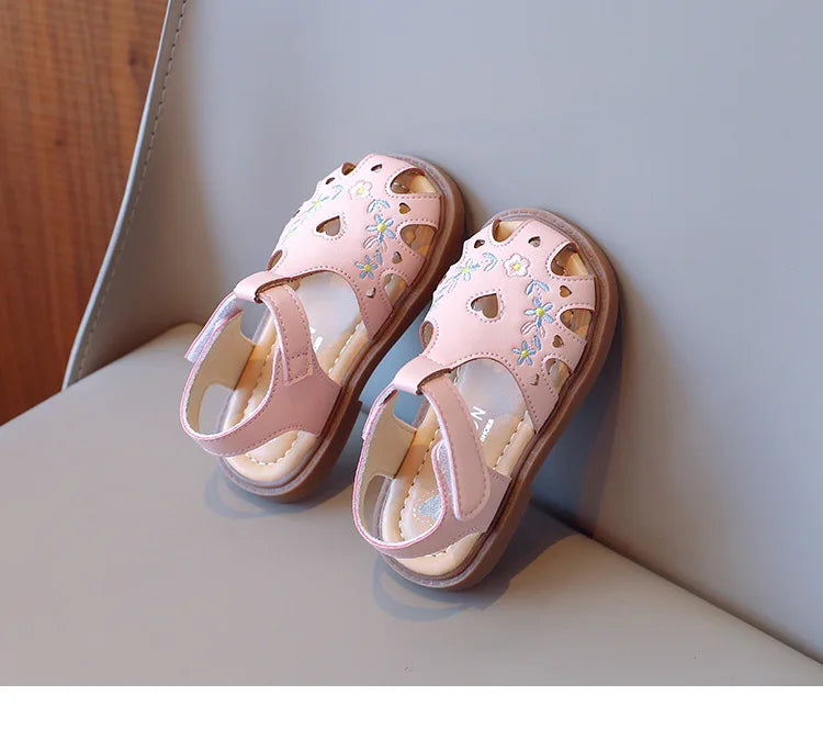 Girl Baby Sandals Spring Summer New Embroidered Closed Toe Soft Sole Chinese Style Flats Princess Shoes Sandal