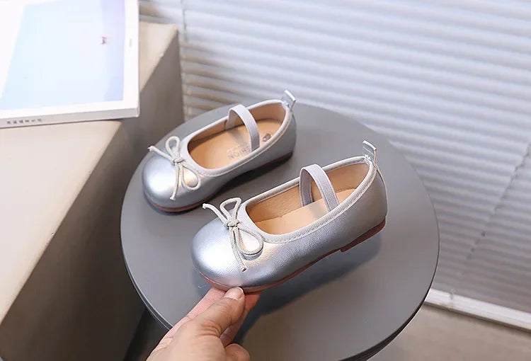 Girls Dance Shoes Round Toes Simple Bow Kids Leather Shoes Slip-on Soild Color Versatile 2025 Brand New Children Flats MaryJanes