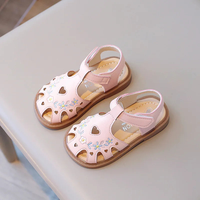 Girl Baby Sandals Spring Summer New Embroidered Closed Toe Soft Sole Chinese Style Flats Princess Shoes Sandal