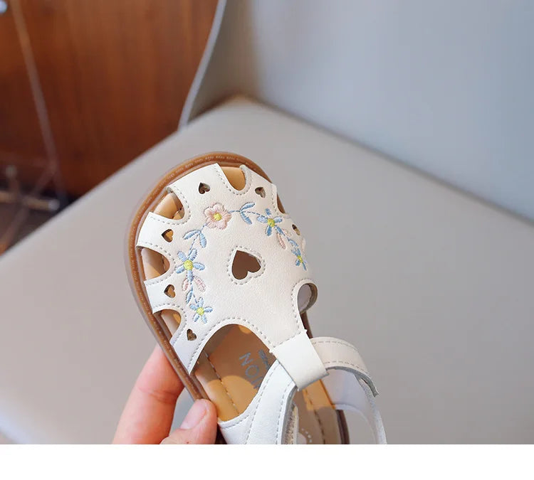 Girl Baby Sandals Spring Summer New Embroidered Closed Toe Soft Sole Chinese Style Flats Princess Shoes Sandal