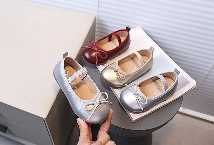 Girls Dance Shoes Round Toes Simple Bow Kids Leather Shoes Slip-on Soild Color Versatile 2025 Brand New Children Flats MaryJanes