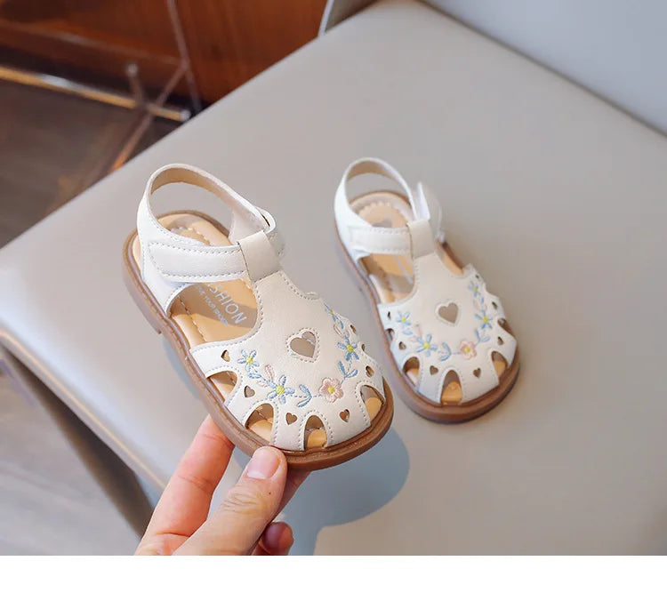 Girl Baby Sandals Spring Summer New Embroidered Closed Toe Soft Sole Chinese Style Flats Princess Shoes Sandal