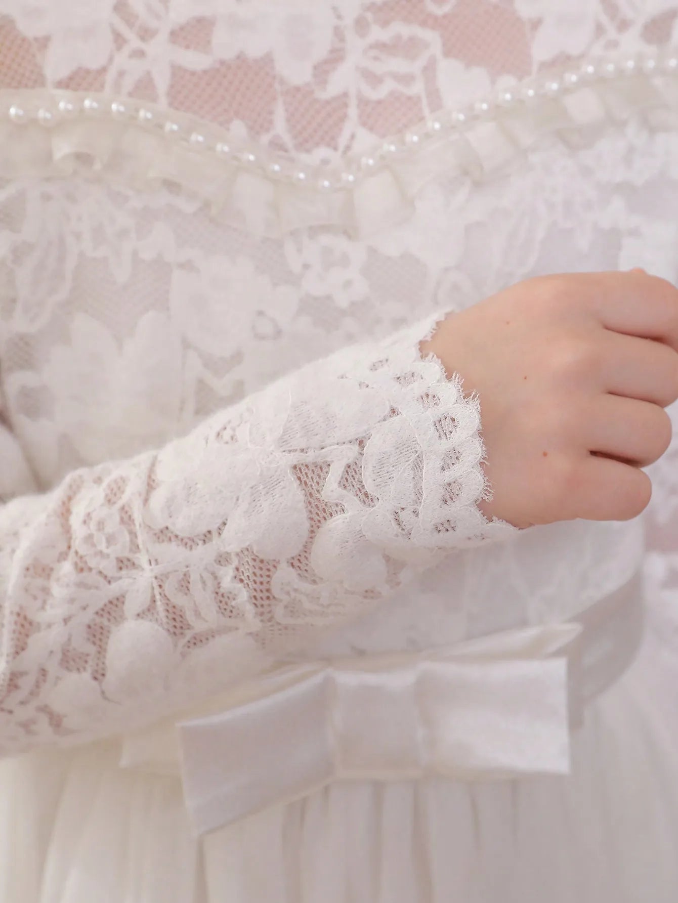 Spring And Summer New Girls' Long Sleeved Embroidered Dress With White Mesh