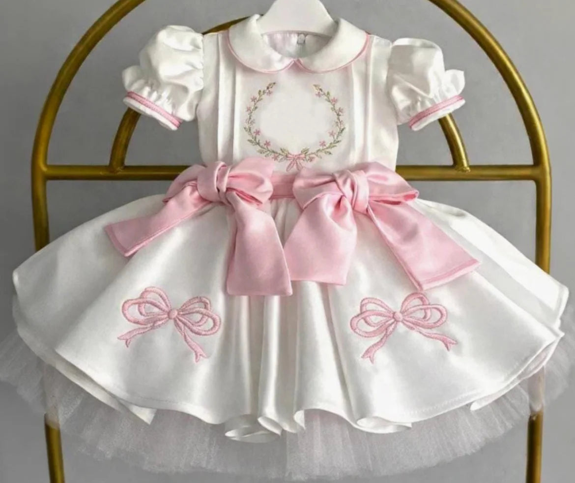 Baby Girl Summer White Vintage Princess Dress with Bows Embroidery+two Bows Design for Birthday Party Holiday Photography B583