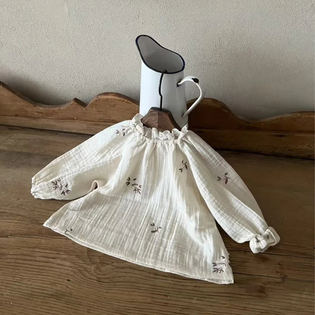 Jazmine Flower Embroidery Long Sleeve Tops