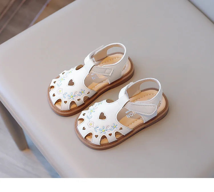 Girl Baby Sandals Spring Summer New Embroidered Closed Toe Soft Sole Chinese Style Flats Princess Shoes Sandal