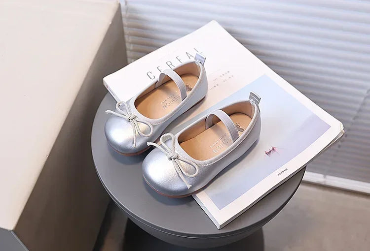 Girls Dance Shoes Round Toes Simple Bow Kids Leather Shoes Slip-on Soild Color Versatile 2025 Brand New Children Flats MaryJanes