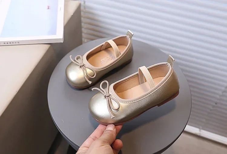 Girls Dance Shoes Round Toes Simple Bow Kids Leather Shoes Slip-on Soild Color Versatile 2025 Brand New Children Flats MaryJanes