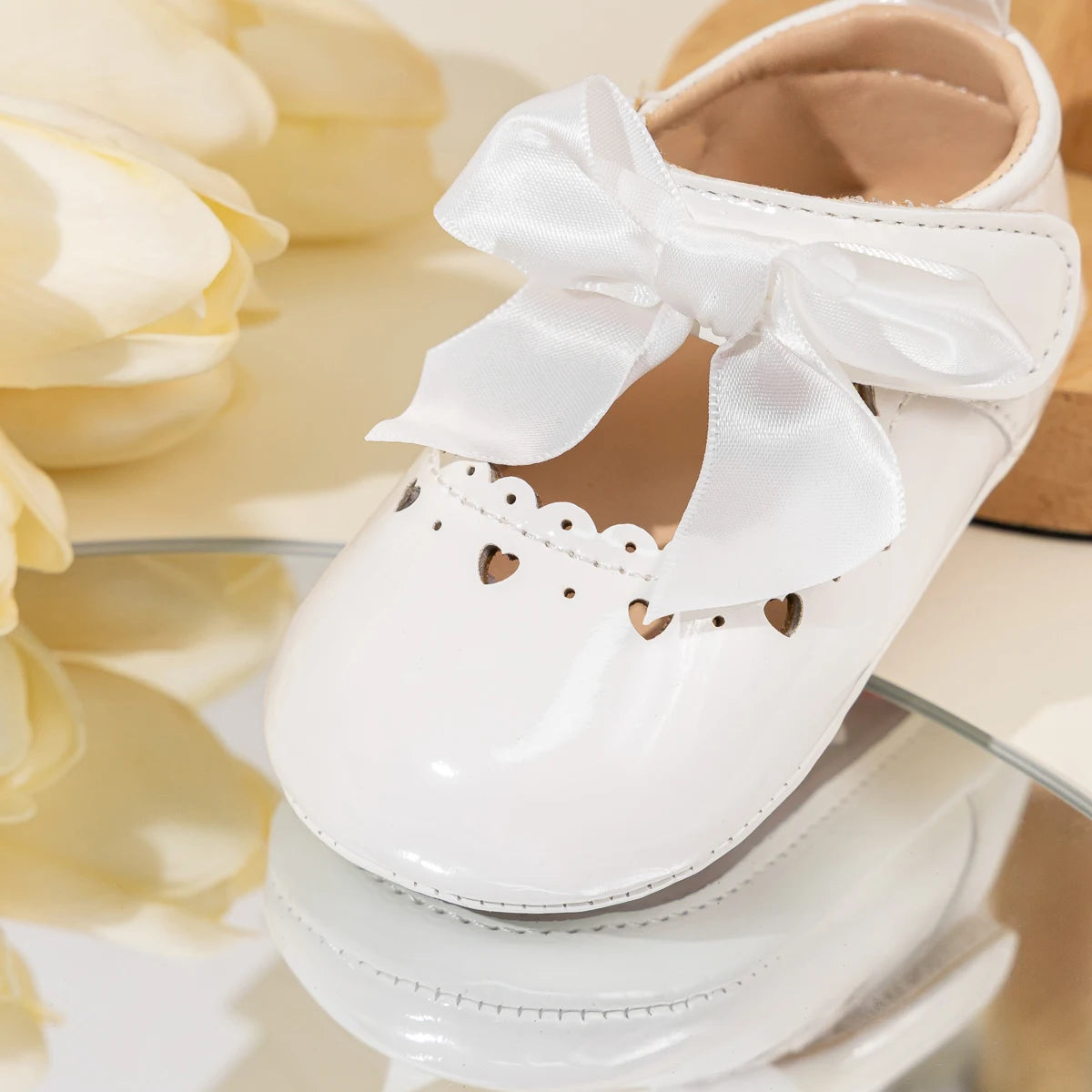 Newborn Baby Girl Shoes Soft Sole Infant Toddler Mary Jane Flats Princess Bowknot Patent Leather Dress Shoes Wedding Party Gift