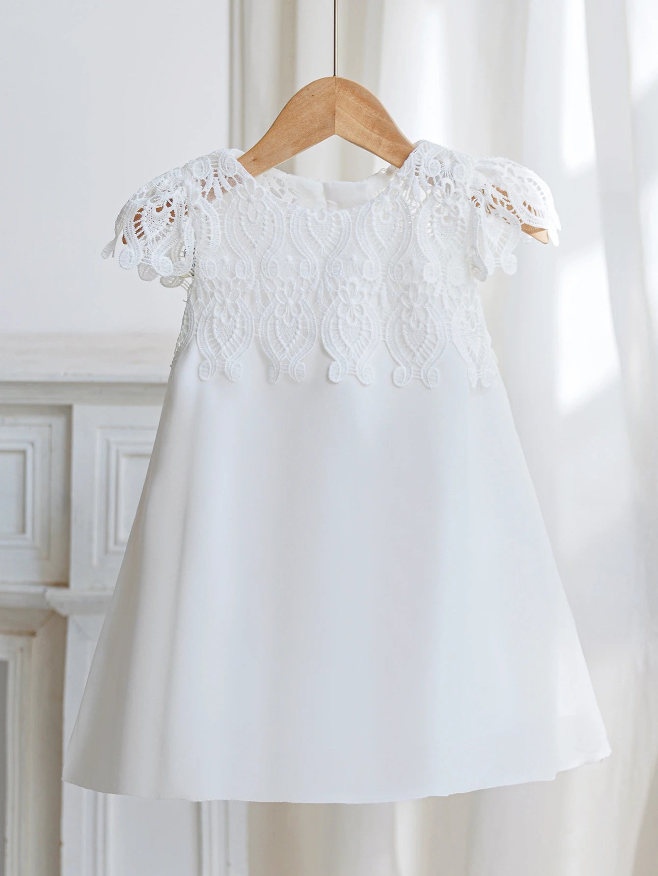 Young Girls Cute and Elegant Princess Dress Little Girl White Silk Crepe Evening Gown with Lace Wedding Flower Peddler Dress