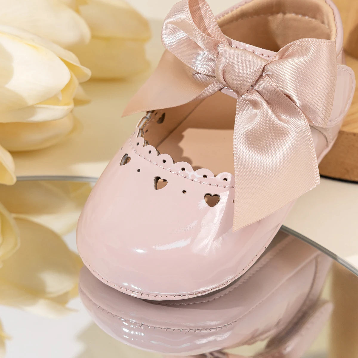 Newborn Baby Girl Shoes Soft Sole Infant Toddler Mary Jane Flats Princess Bowknot Patent Leather Dress Shoes Wedding Party Gift