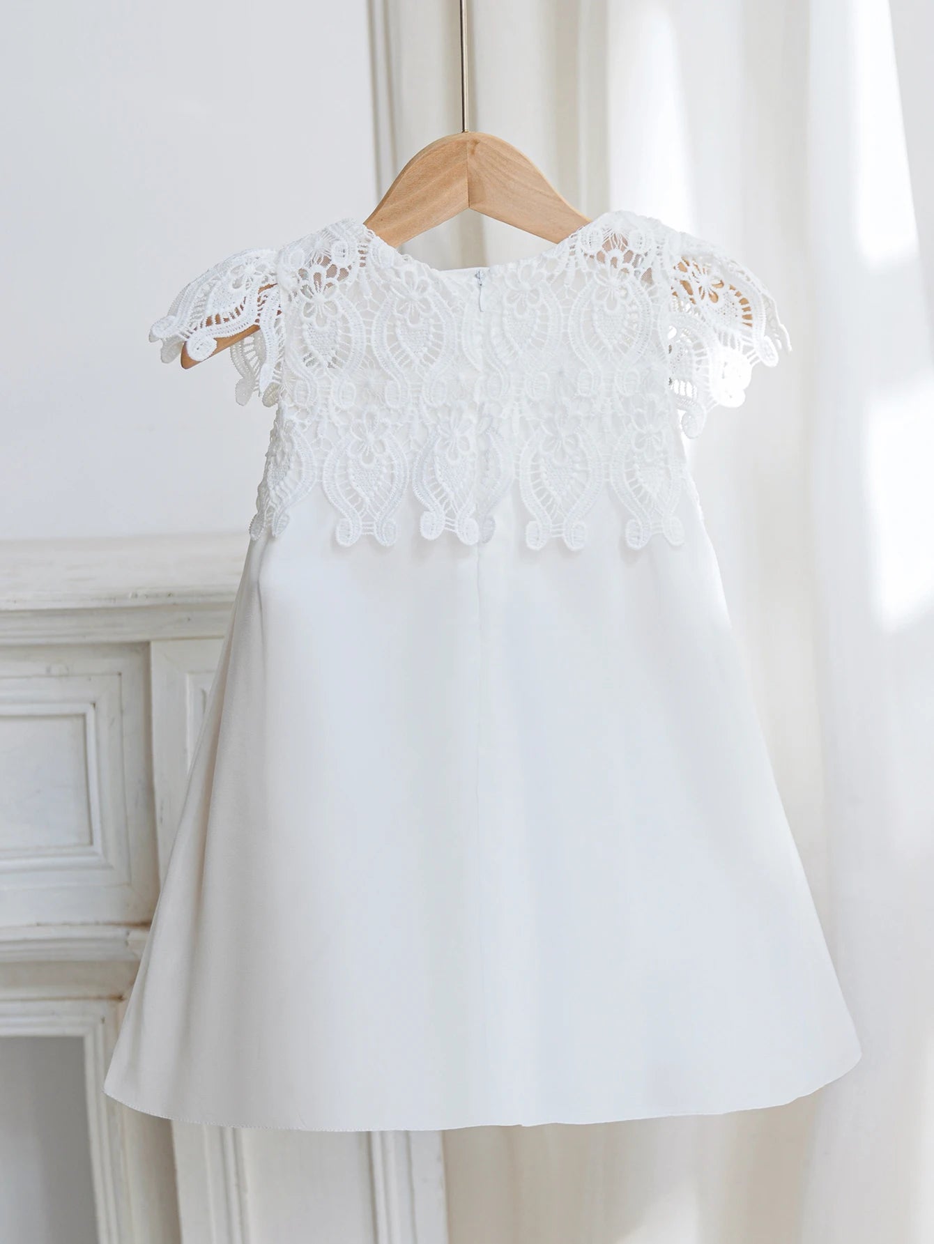 Young Girls Cute and Elegant Princess Dress Little Girl White Silk Crepe Evening Gown with Lace Wedding Flower Peddler Dress