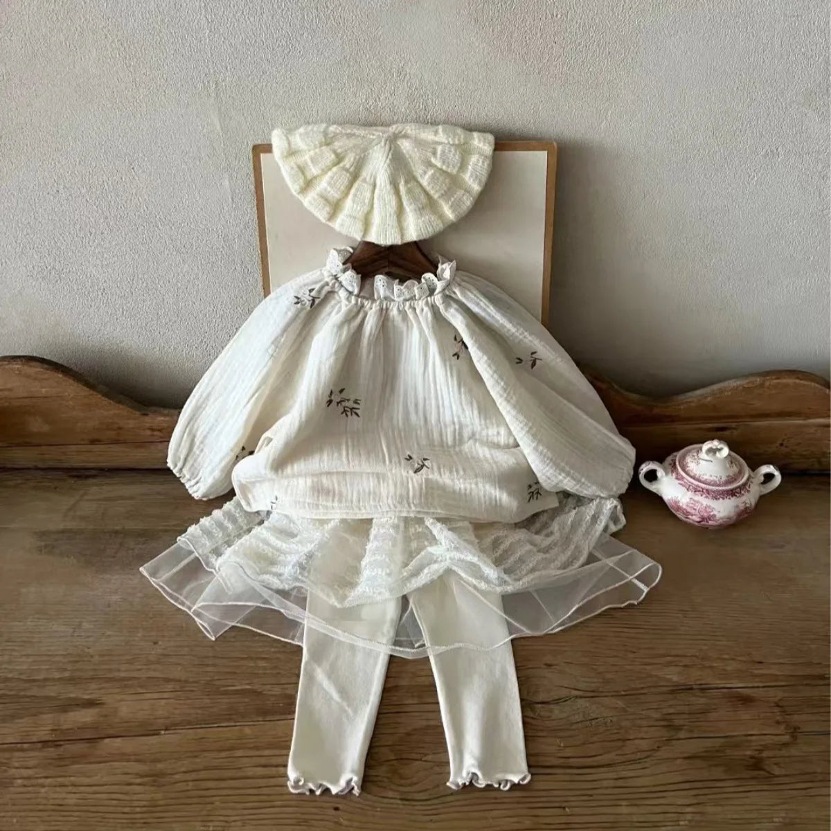 Jazmine Flower Embroidery Long Sleeve Tops