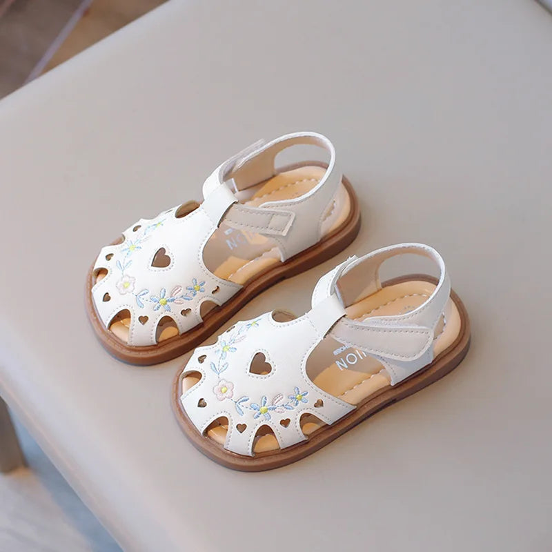 Girl Baby Sandals Spring Summer New Embroidered Closed Toe Soft Sole Chinese Style Flats Princess Shoes Sandal