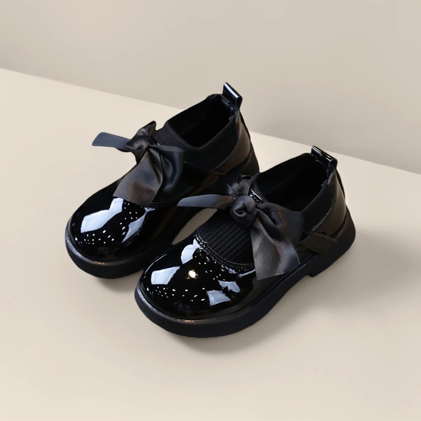 Reagan COMFY KIDS Kids Black Glossy Leather Shoes With Bow