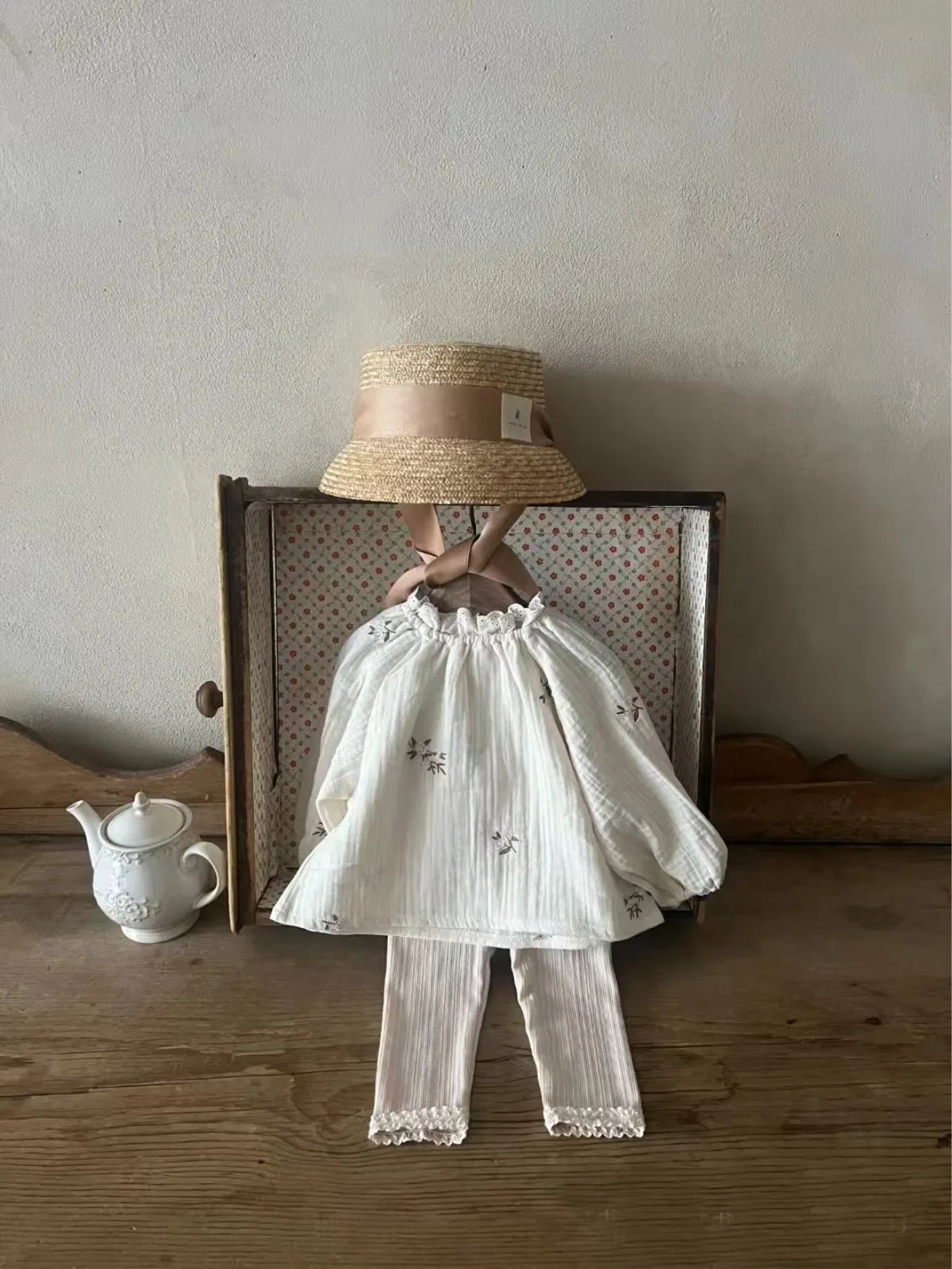 Jazmine Flower Embroidery Long Sleeve Tops