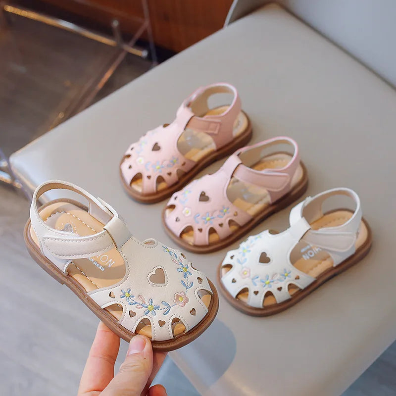 Girl Baby Sandals Spring Summer New Embroidered Closed Toe Soft Sole Chinese Style Flats Princess Shoes Sandal