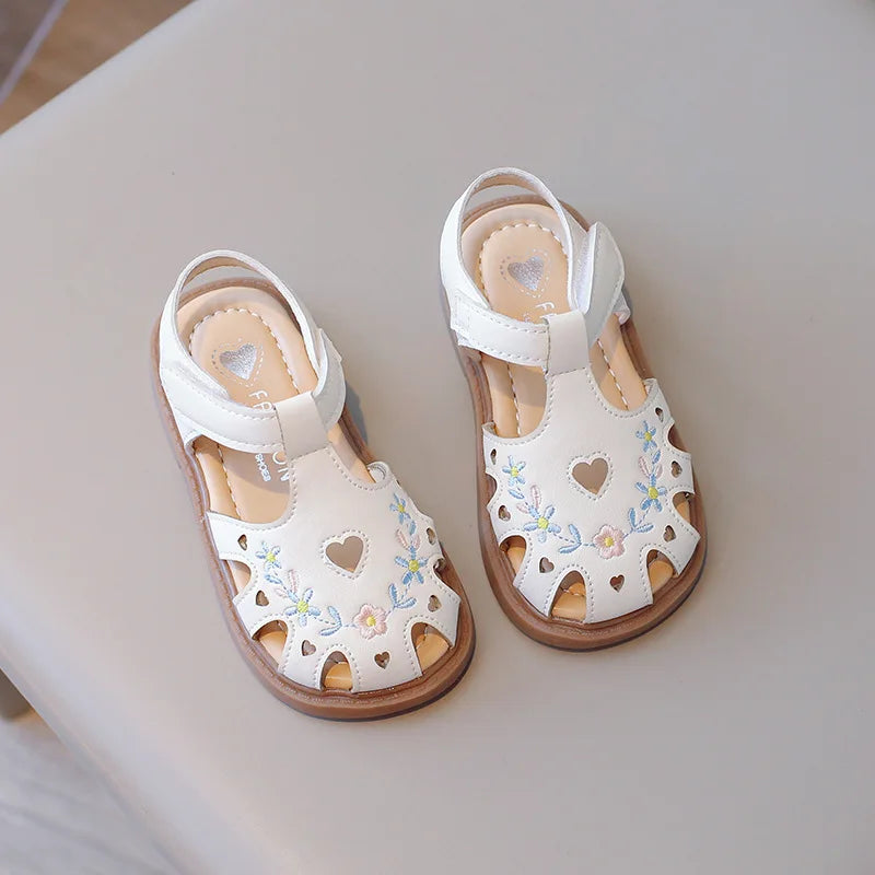 Girl Baby Sandals Spring Summer New Embroidered Closed Toe Soft Sole Chinese Style Flats Princess Shoes Sandal