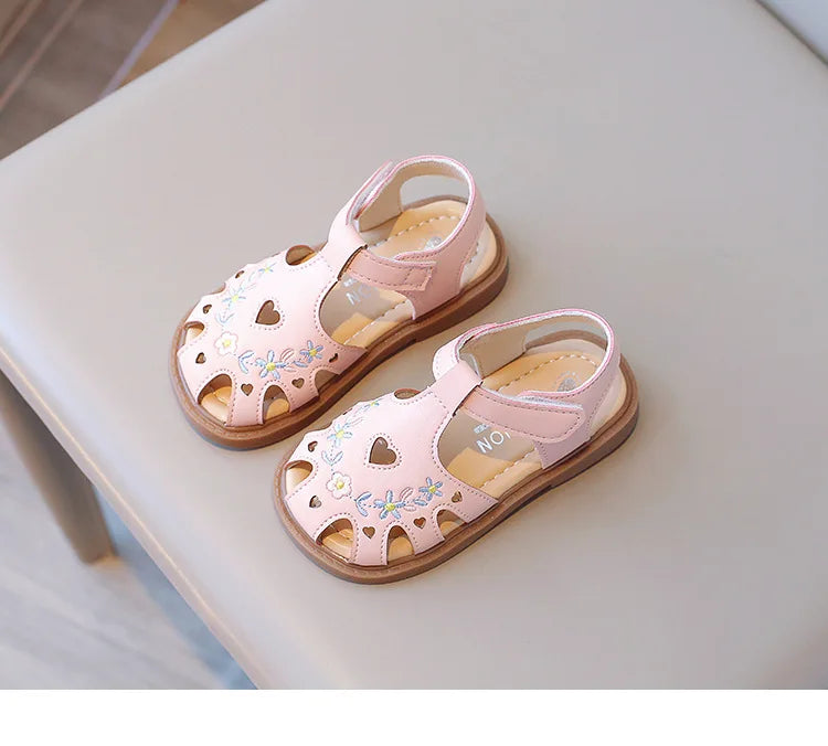 Girl Baby Sandals Spring Summer New Embroidered Closed Toe Soft Sole Chinese Style Flats Princess Shoes Sandal