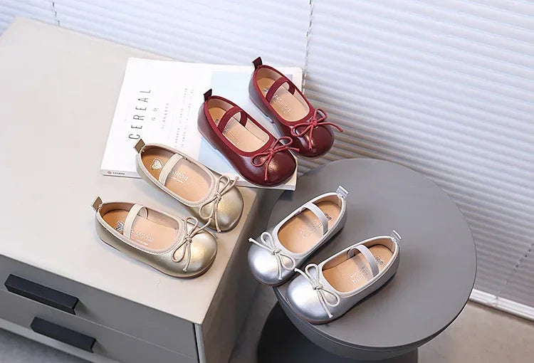 Girls Dance Shoes Round Toes Simple Bow Kids Leather Shoes Slip-on Soild Color Versatile 2025 Brand New Children Flats MaryJanes