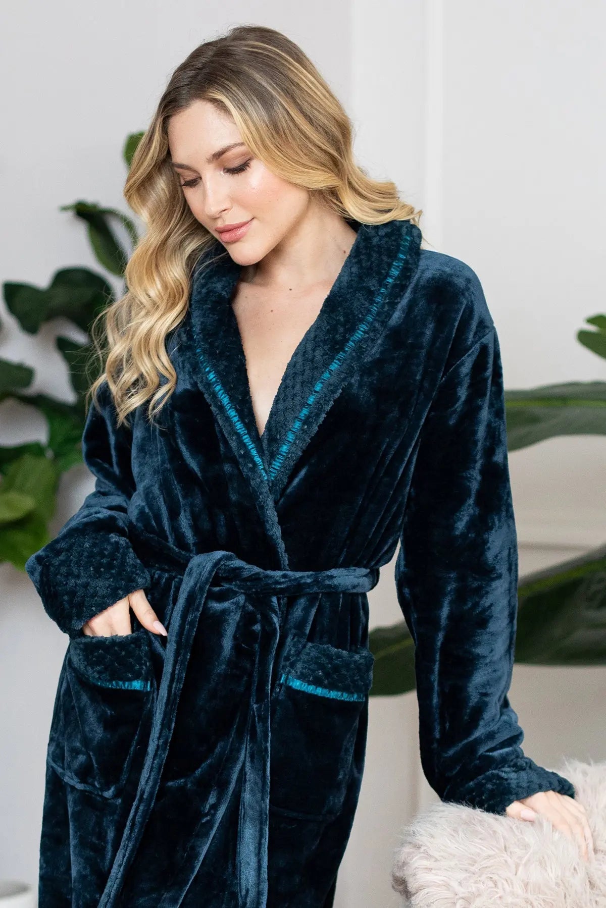 Yojaini Ultra Soft Plush Bathrobe