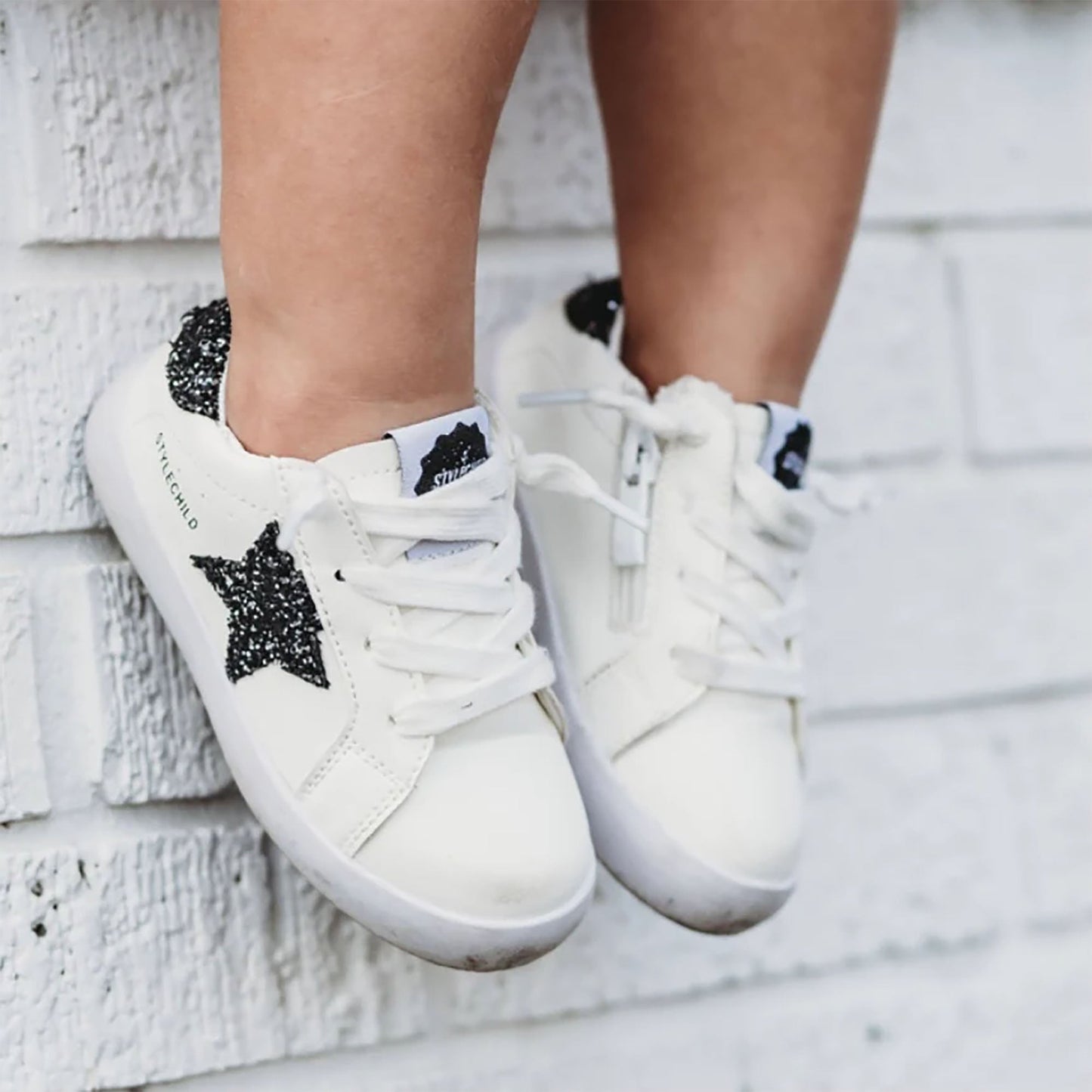 Henley White Leather Upper Accent Sneaker