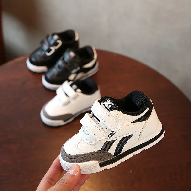 Fashion Children Flat Boys Girls Stripe Sport Running Shoes - GuGuTon baby store - Baby Fashion - Toddlers Outfits - Babies Outfits - Toddler Clothes - Kids Clothing - Newborn Clothes - Newborn Wear - Kids Wear - Trending Clothes - Trending Outfits - Fall Fashion - Winter Fashion - Girls Clothes - Boys Clothes - Babies Wear - Kids Accessories - KidsWear - Summer Clothes - Summer Fashion - Summer Trend - Falls Sweaters - Tops - Bottom - Jeans - Blouse - Dresses - Newborn Dresses - Toys